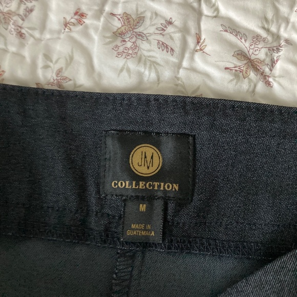 JM Collection Capris with Rhinestones at calf Size M - Picture 9 of 10